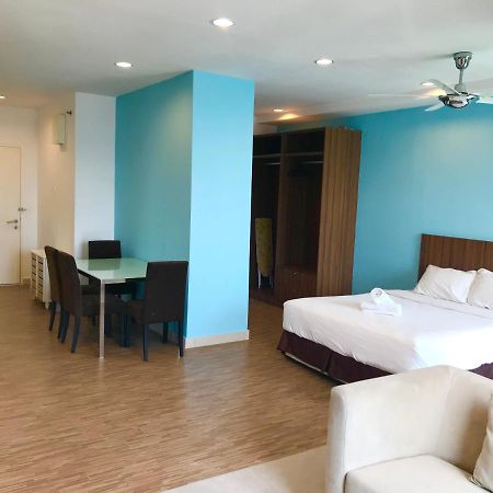 Mansion One Suites By Little Cabin George Town Esterno foto