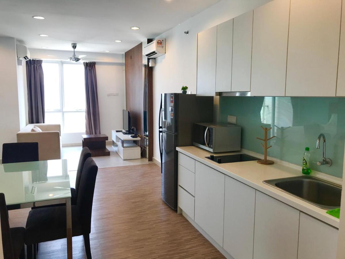Mansion One Suites By Little Cabin George Town Esterno foto