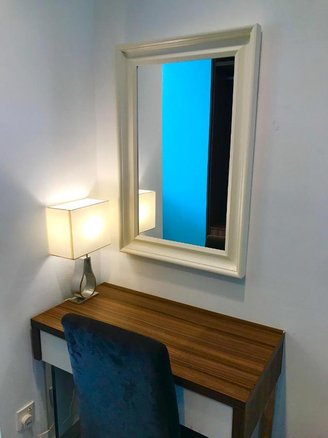 Mansion One Suites By Little Cabin George Town Esterno foto